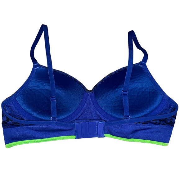 Bras - Picture 6 of 7